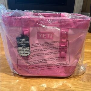 NWT Power Pink Yeti Camino 35